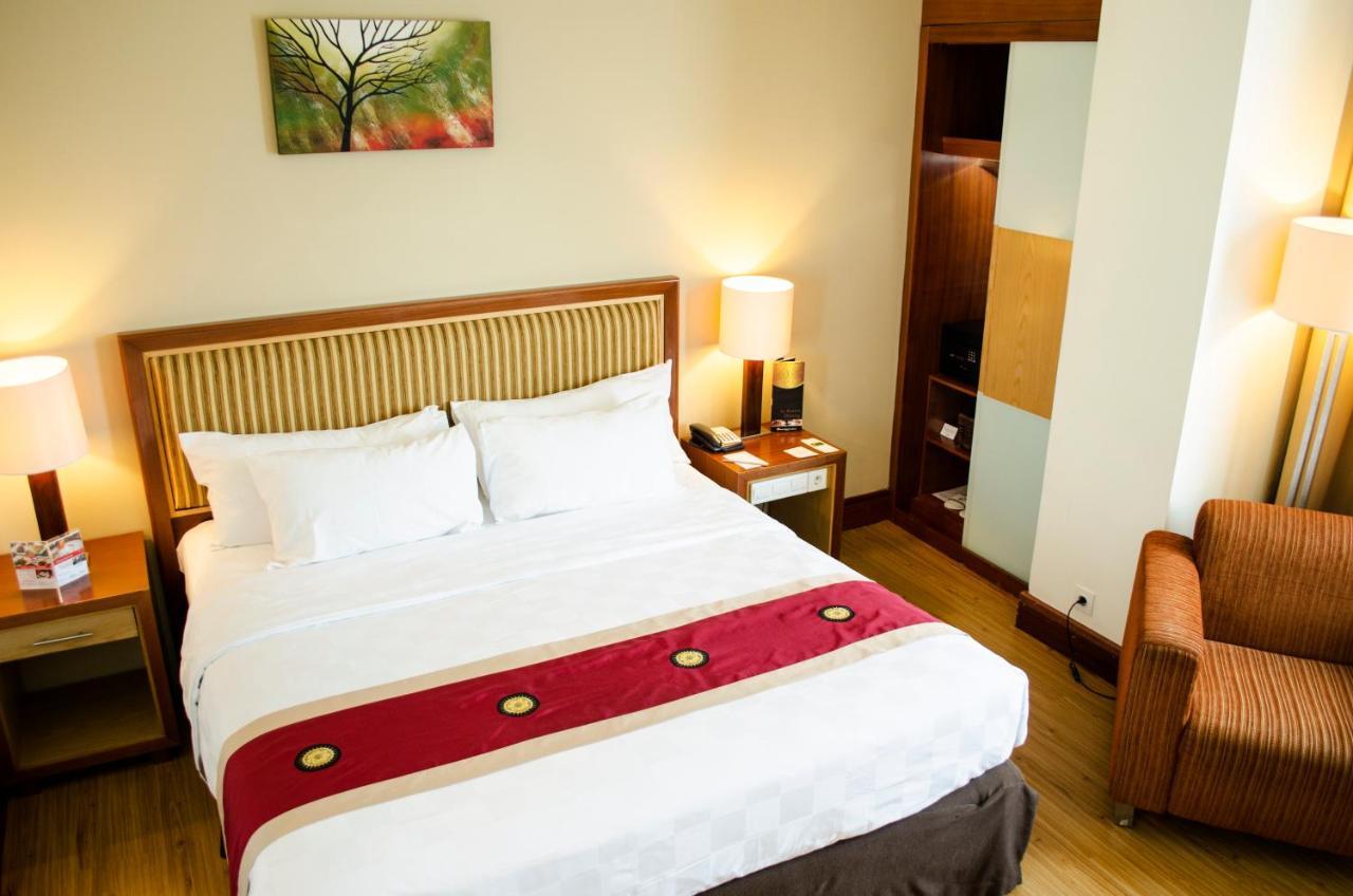 Swiss-Belhotel Maleosan Manado Exterior foto