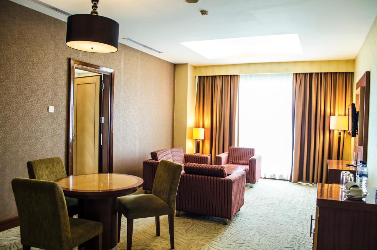 Swiss-Belhotel Maleosan Manado Exterior foto